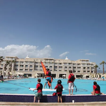 فندق Andriake Club 5*