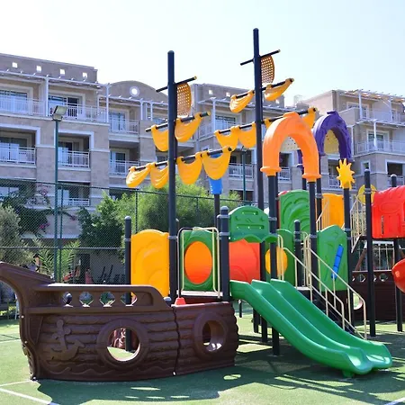 Andriake Club מלון 5*
