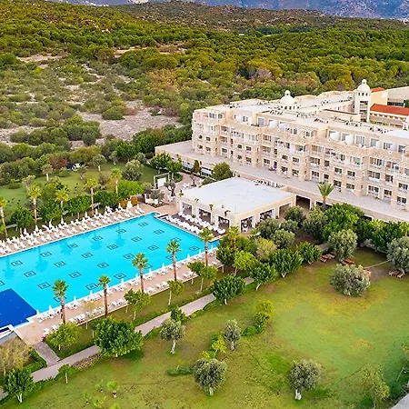 Andriake Club فندق