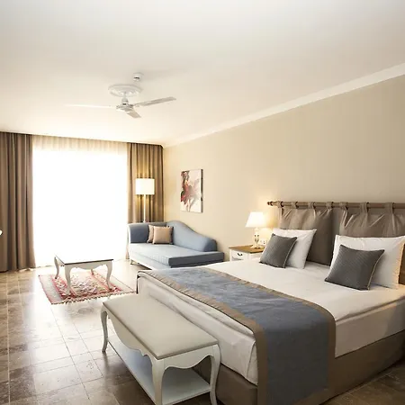 فندق Andriake Club 5*
