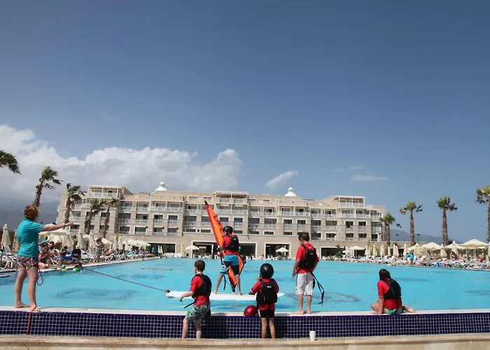 מלון Andriake Club 5*